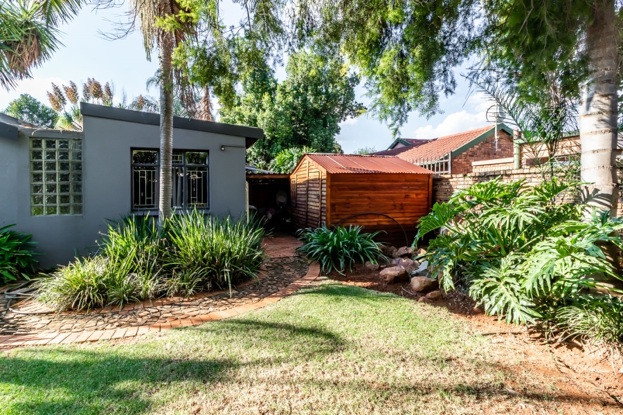 4 Bedroom Property for Sale in Waverley Gauteng