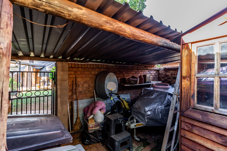 4 Bedroom Property for Sale in Waverley Gauteng