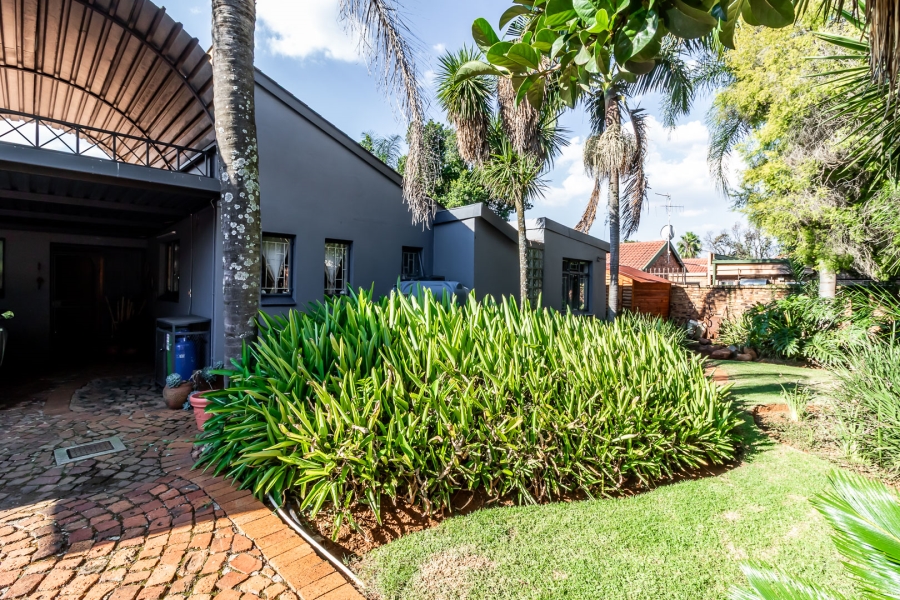 4 Bedroom Property for Sale in Waverley Gauteng