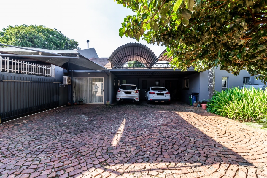 4 Bedroom Property for Sale in Waverley Gauteng