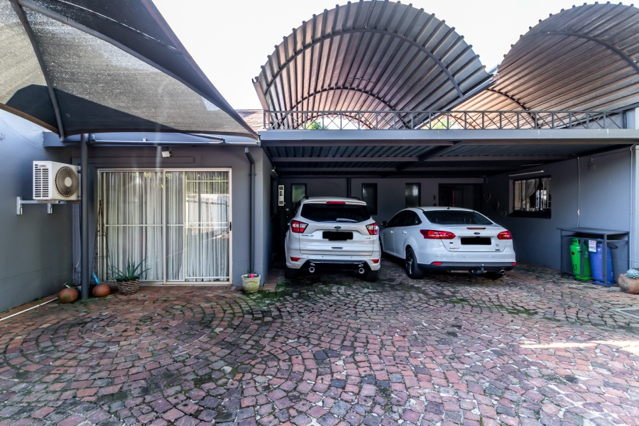 4 Bedroom Property for Sale in Waverley Gauteng