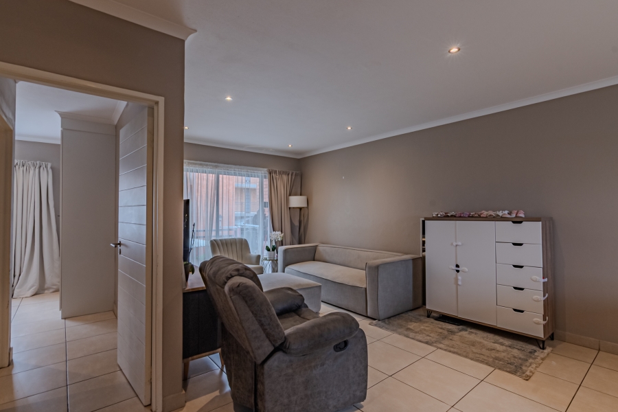 2 Bedroom Property for Sale in Die Hoewes Gauteng