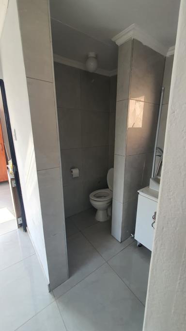 1 Bedroom Property for Sale in The Reeds Gauteng