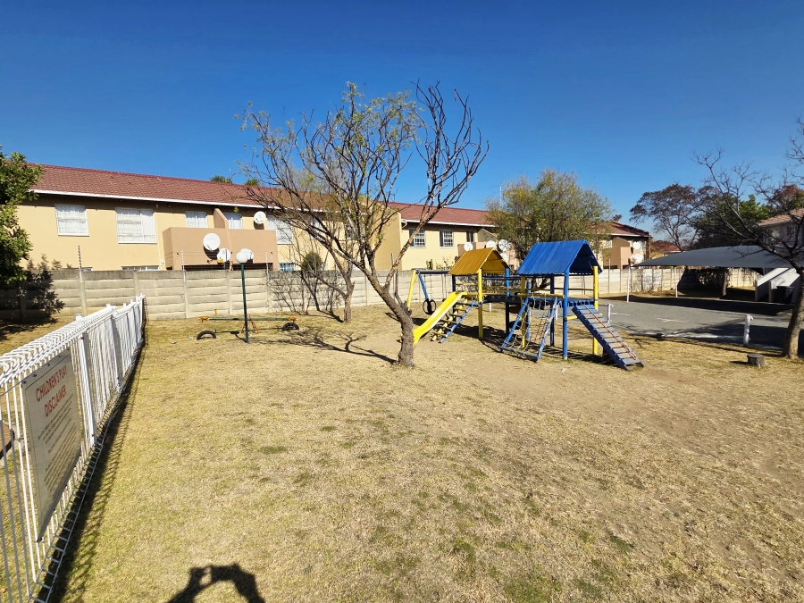 2 Bedroom Property for Sale in Vorna Valley Gauteng