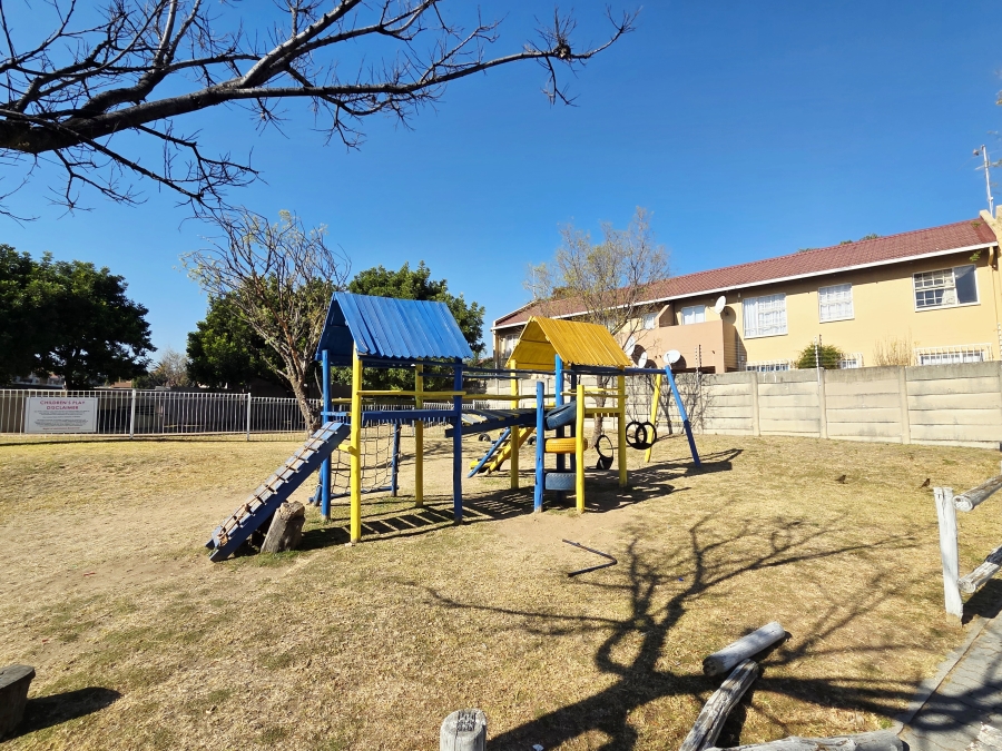 2 Bedroom Property for Sale in Vorna Valley Gauteng