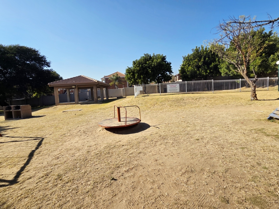 2 Bedroom Property for Sale in Vorna Valley Gauteng