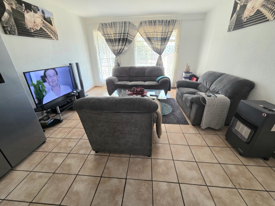 2 Bedroom Property for Sale in Vorna Valley Gauteng
