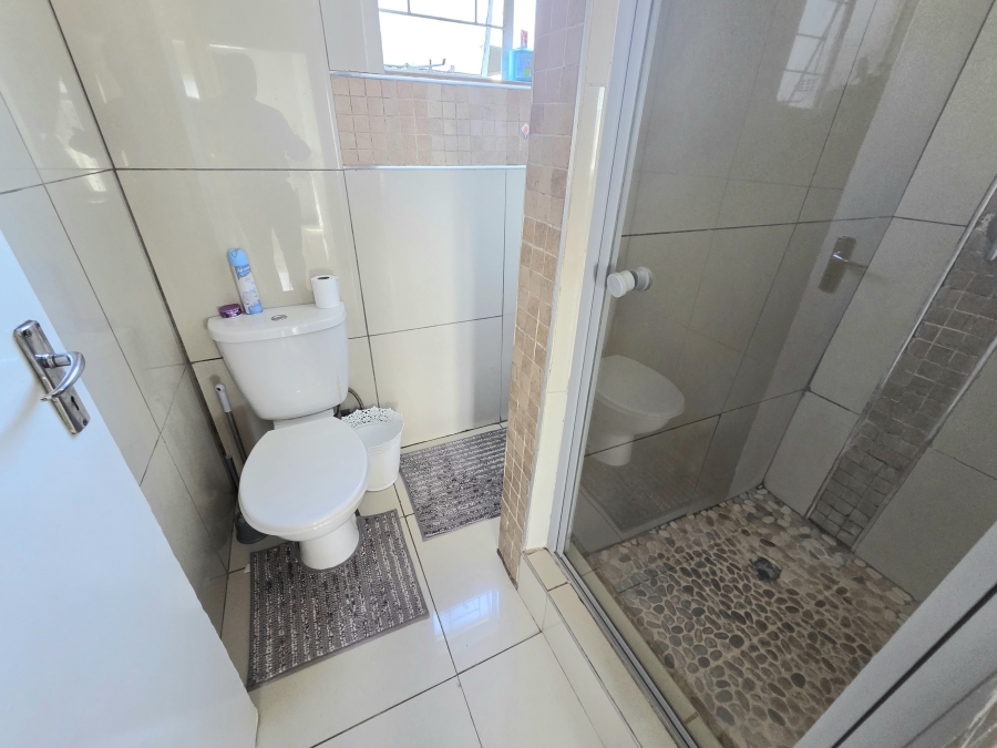 2 Bedroom Property for Sale in Vorna Valley Gauteng