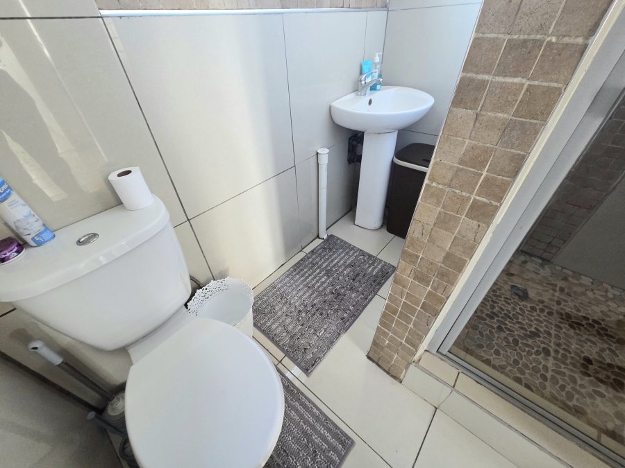 2 Bedroom Property for Sale in Vorna Valley Gauteng