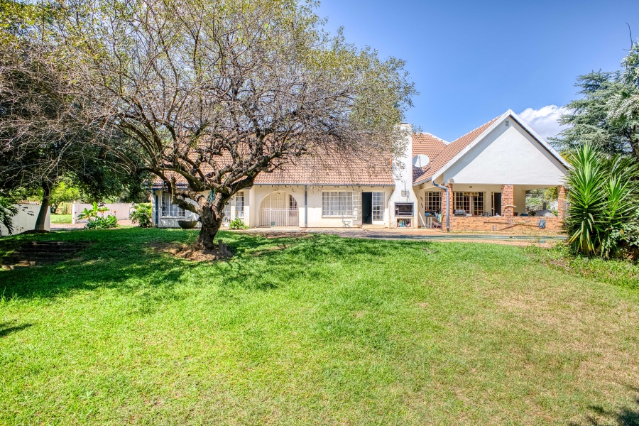 5 Bedroom Property for Sale in Chartwell Gauteng