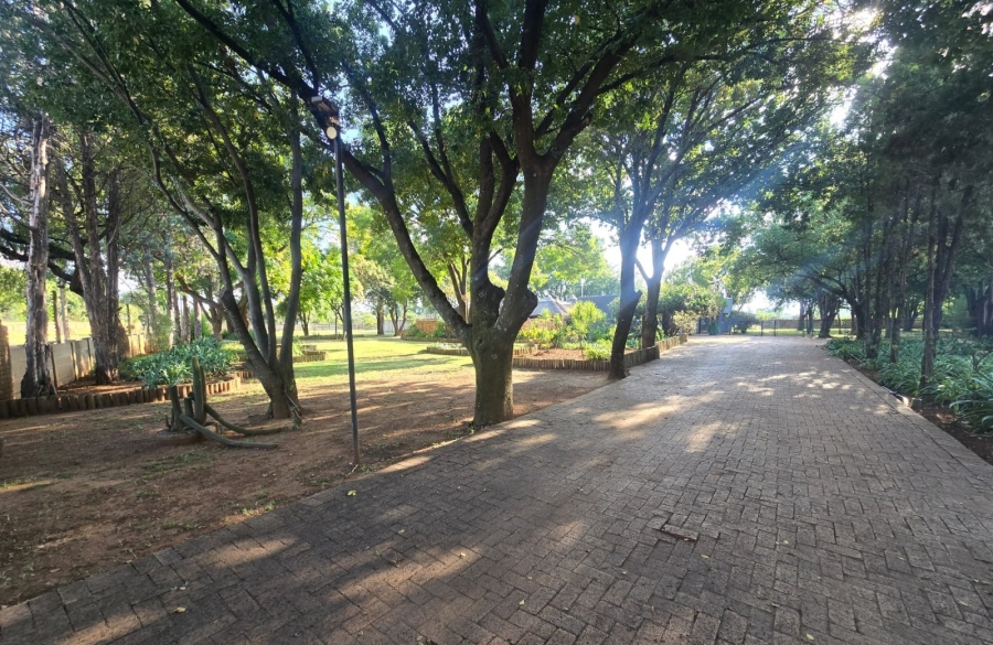 8 Bedroom Property for Sale in Mullerstuine Gauteng
