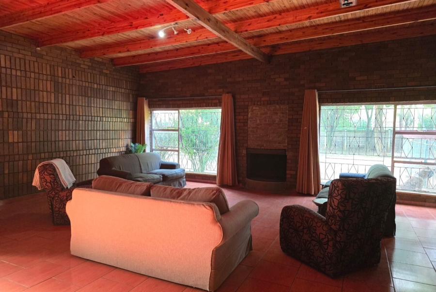 8 Bedroom Property for Sale in Mullerstuine Gauteng
