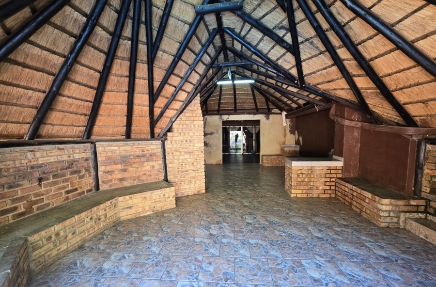 8 Bedroom Property for Sale in Mullerstuine Gauteng