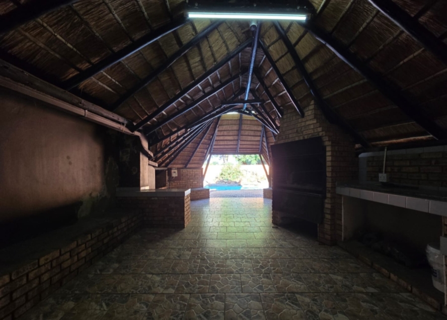 8 Bedroom Property for Sale in Mullerstuine Gauteng