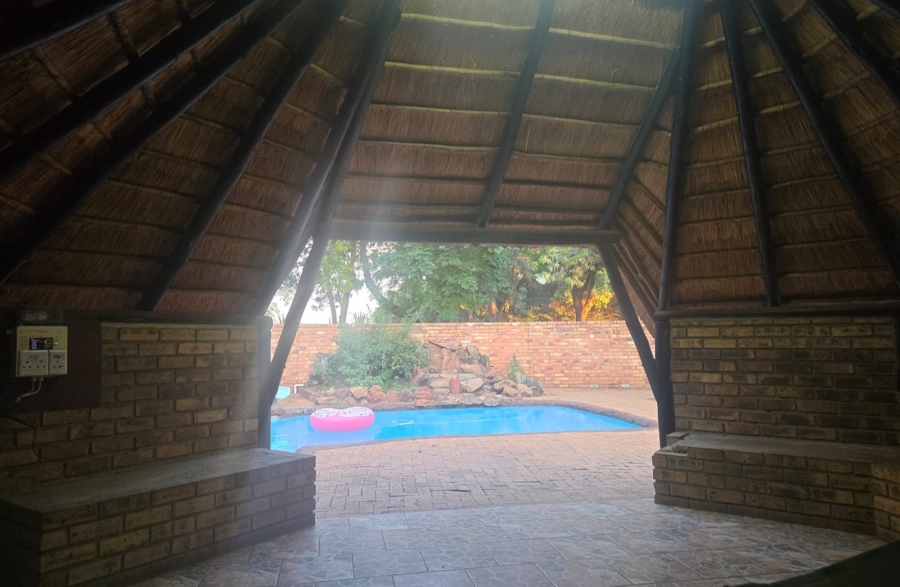 8 Bedroom Property for Sale in Mullerstuine Gauteng