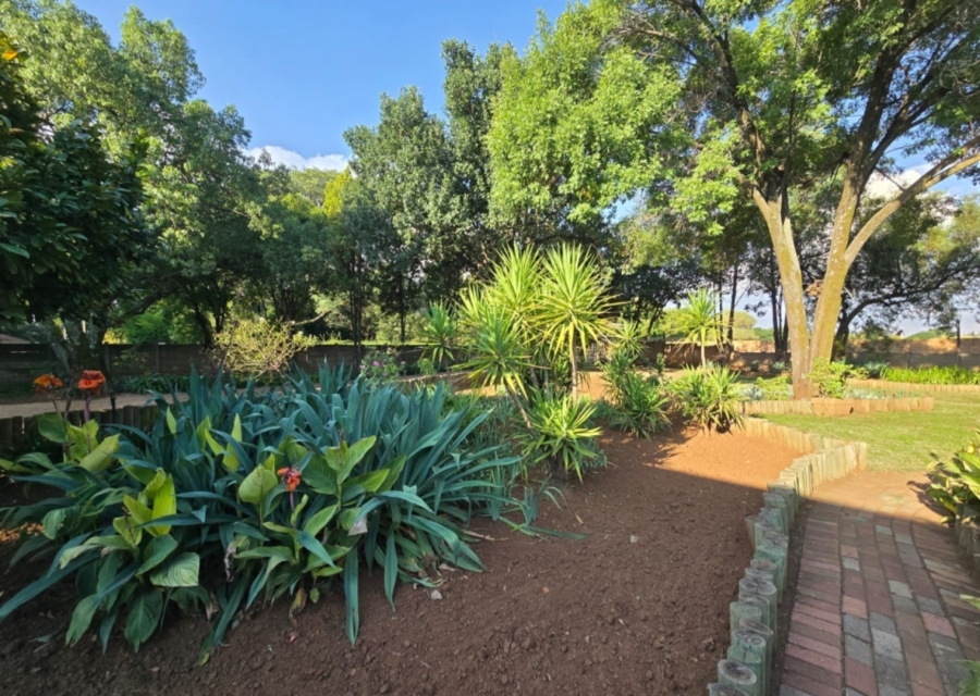 8 Bedroom Property for Sale in Mullerstuine Gauteng