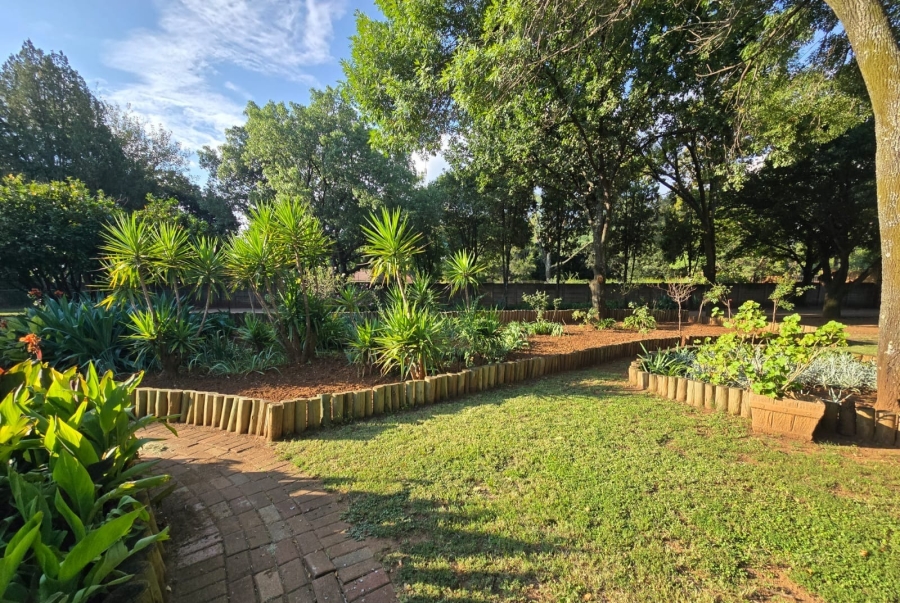 8 Bedroom Property for Sale in Mullerstuine Gauteng