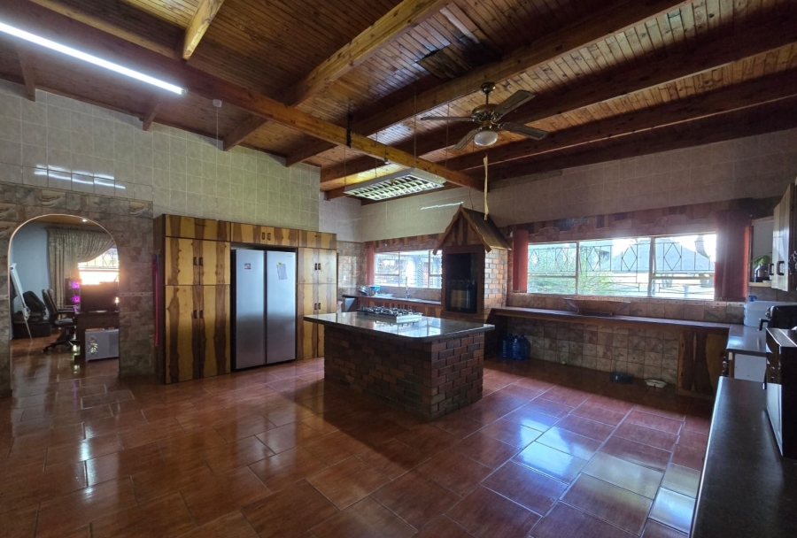 8 Bedroom Property for Sale in Mullerstuine Gauteng