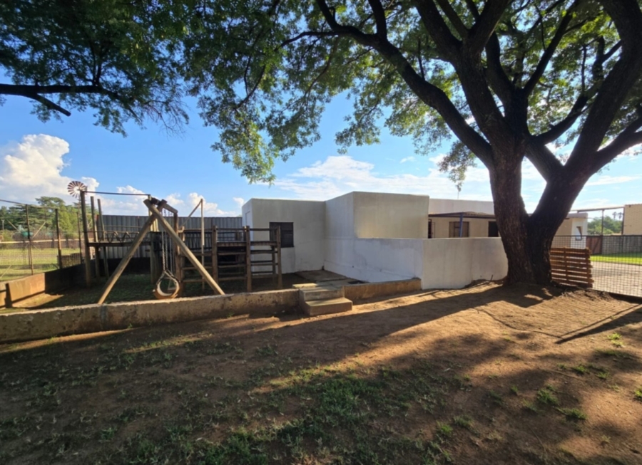 8 Bedroom Property for Sale in Mullerstuine Gauteng