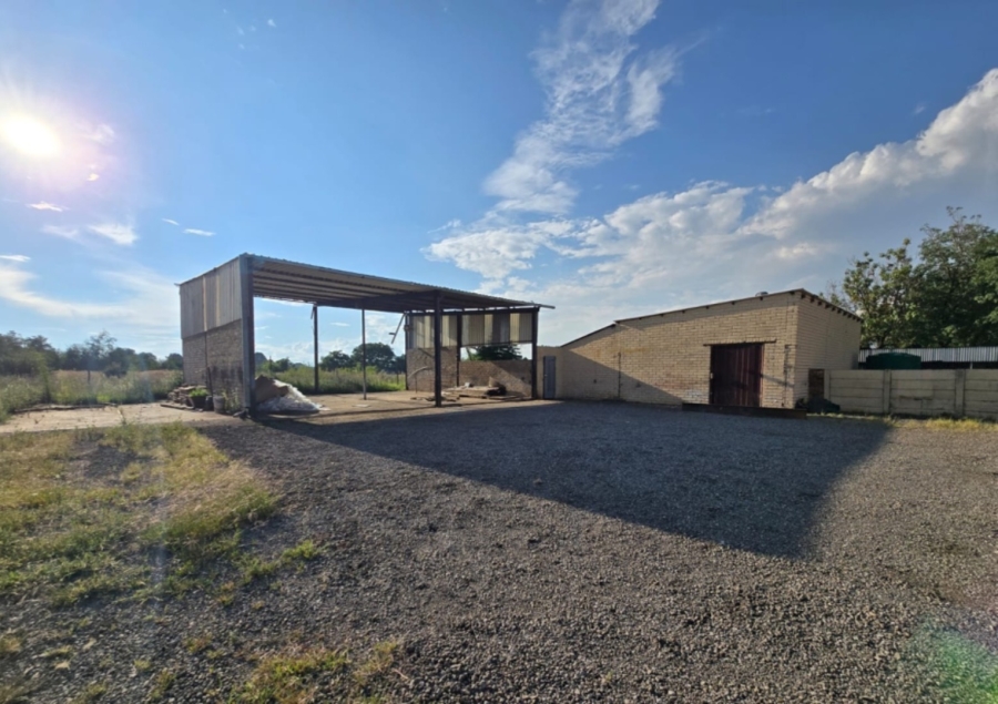 8 Bedroom Property for Sale in Mullerstuine Gauteng