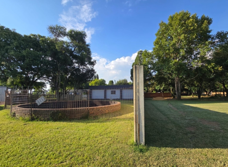 8 Bedroom Property for Sale in Mullerstuine Gauteng