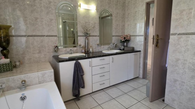 6 Bedroom Property for Sale in Meyersdal Gauteng