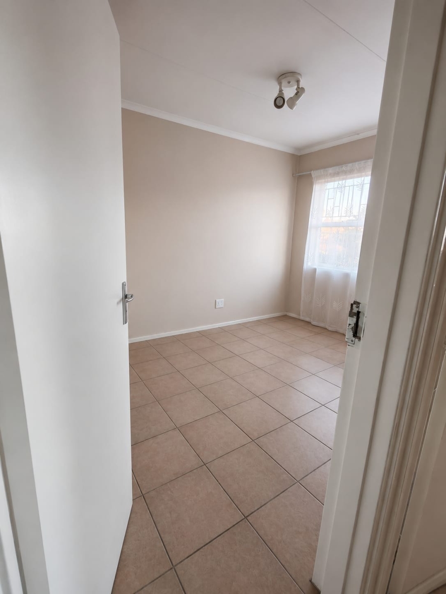 2 Bedroom Property for Sale in Vorna Valley Gauteng