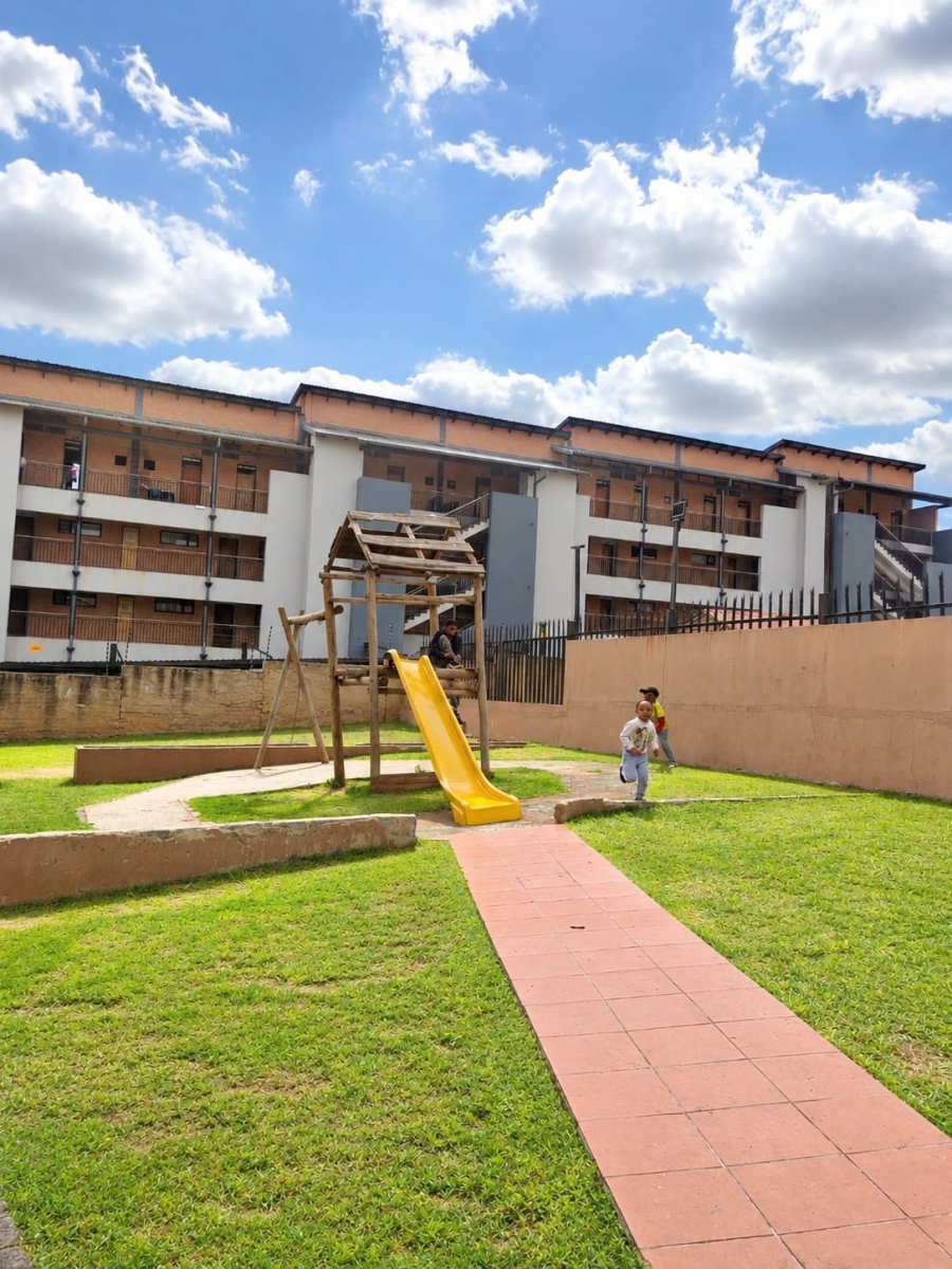 2 Bedroom Property for Sale in Vorna Valley Gauteng