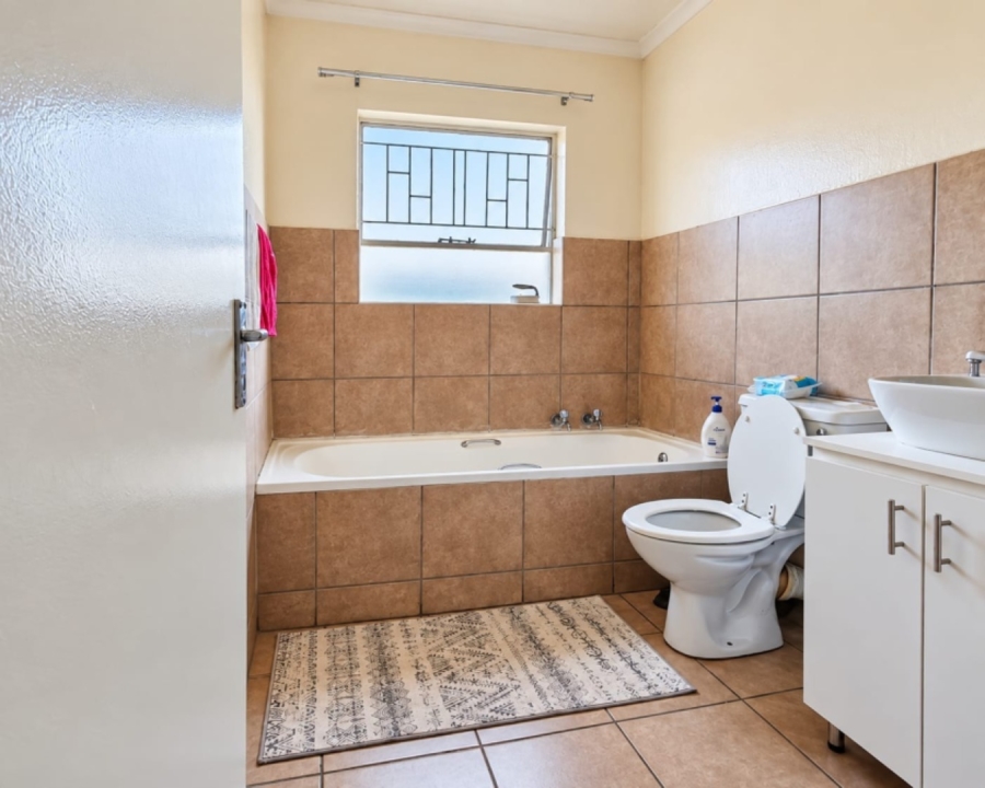 2 Bedroom Property for Sale in Vorna Valley Gauteng