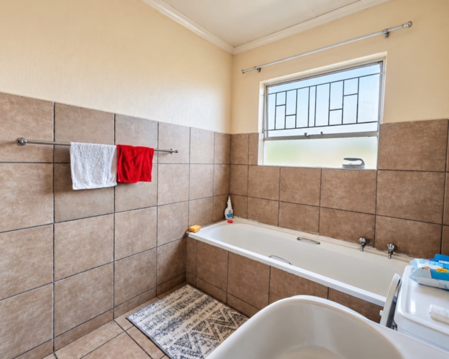 2 Bedroom Property for Sale in Vorna Valley Gauteng