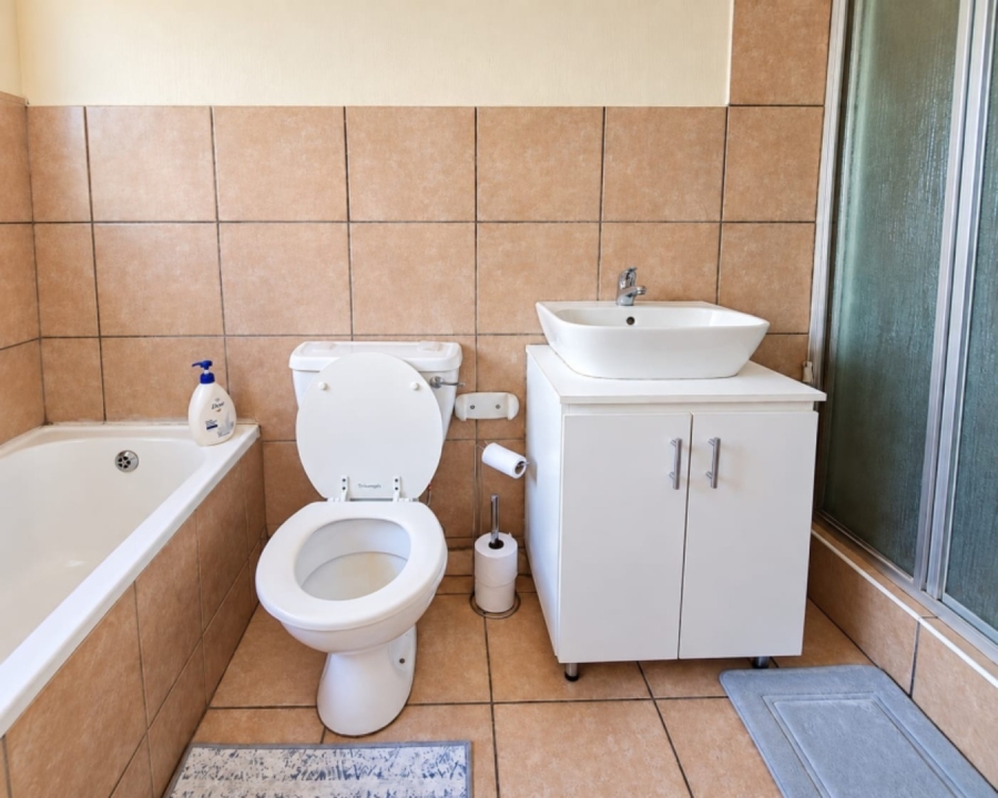 2 Bedroom Property for Sale in Vorna Valley Gauteng