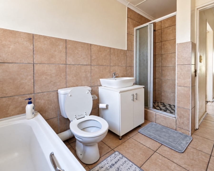 2 Bedroom Property for Sale in Vorna Valley Gauteng