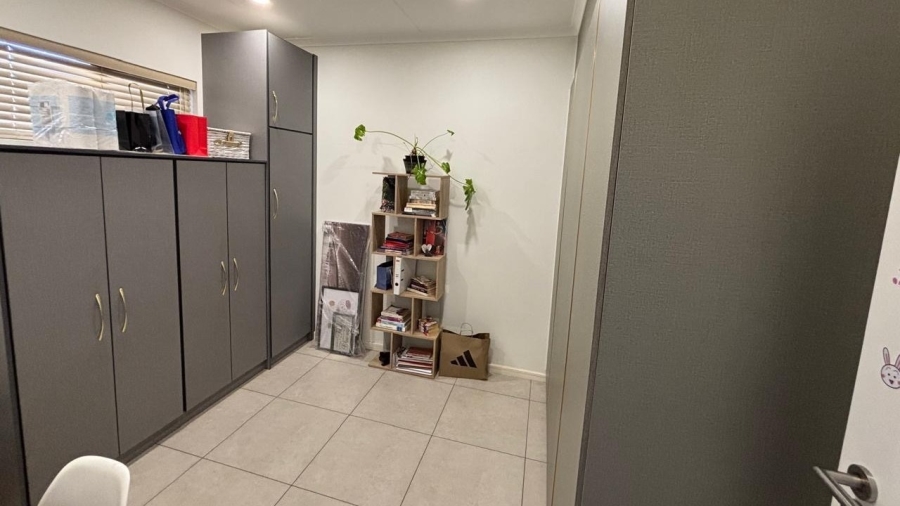 To Let 2 Bedroom Property for Rent in Greenstone Hill Gauteng