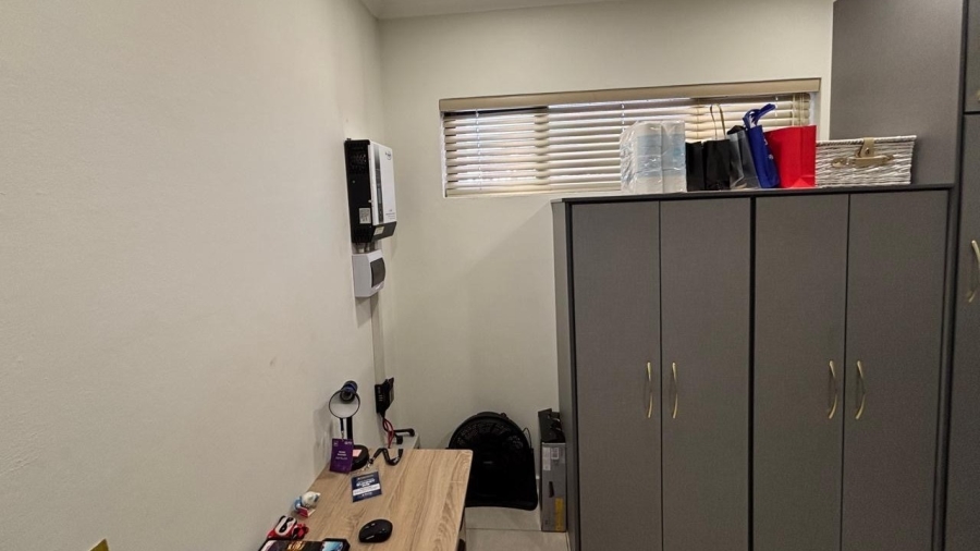 To Let 2 Bedroom Property for Rent in Greenstone Hill Gauteng