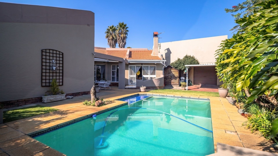 5 Bedroom Property for Sale in Sunward Park Gauteng