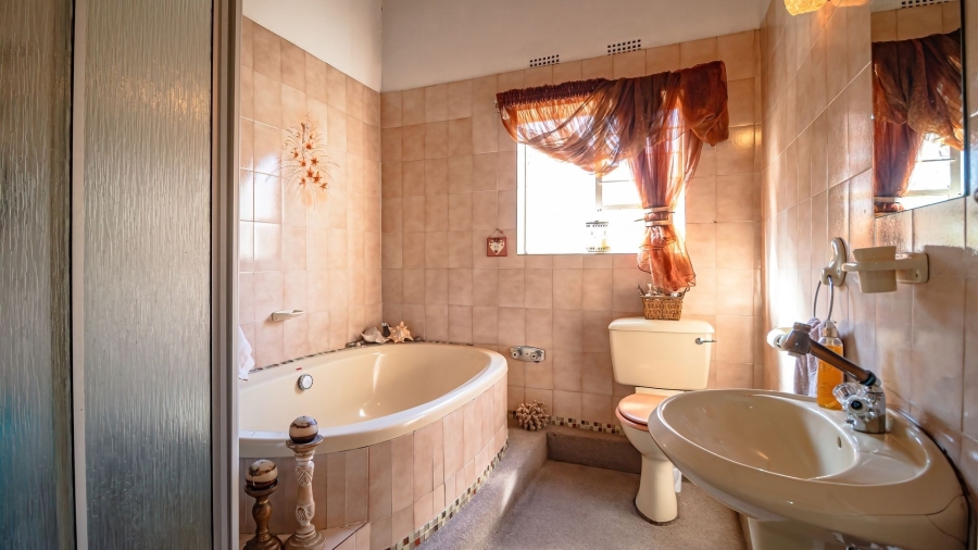 5 Bedroom Property for Sale in Sunward Park Gauteng