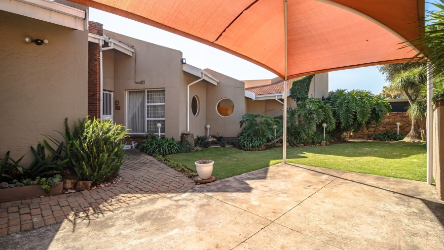 5 Bedroom Property for Sale in Sunward Park Gauteng