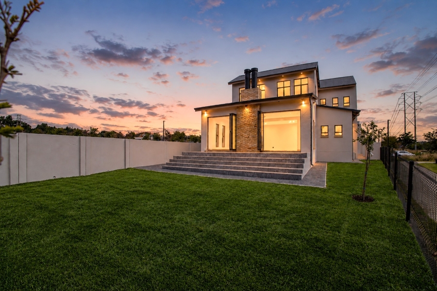 5 Bedroom Property for Sale in Helderfontein Estate Gauteng