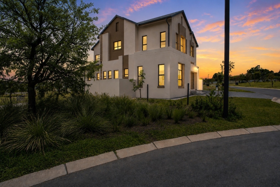 5 Bedroom Property for Sale in Helderfontein Estate Gauteng