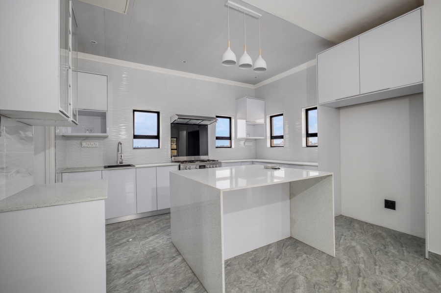 5 Bedroom Property for Sale in Helderfontein Estate Gauteng