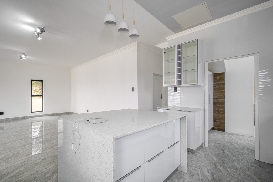 5 Bedroom Property for Sale in Helderfontein Estate Gauteng