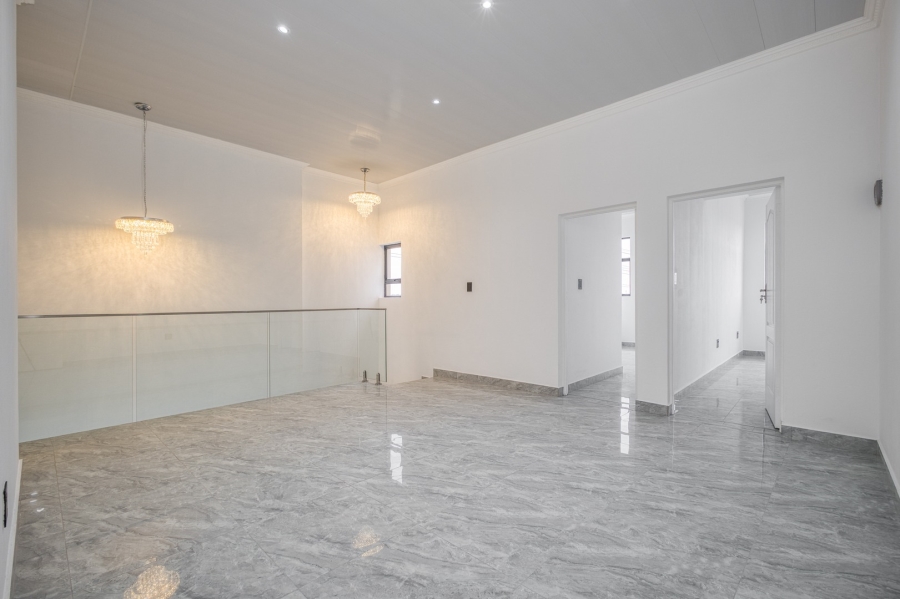 5 Bedroom Property for Sale in Helderfontein Estate Gauteng