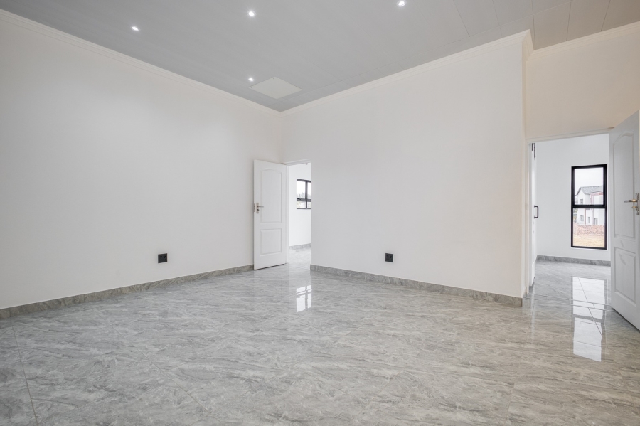 5 Bedroom Property for Sale in Helderfontein Estate Gauteng