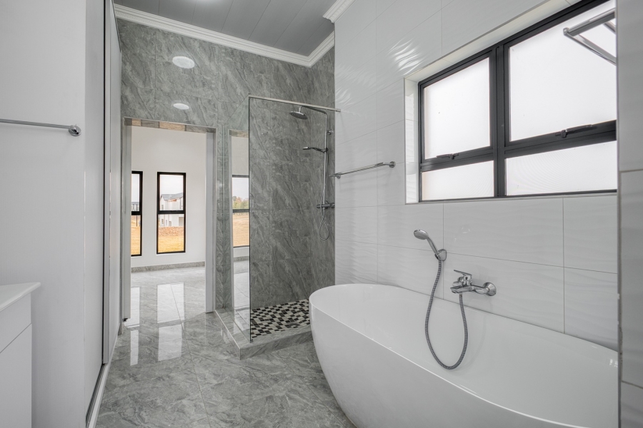 5 Bedroom Property for Sale in Helderfontein Estate Gauteng