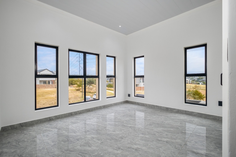5 Bedroom Property for Sale in Helderfontein Estate Gauteng
