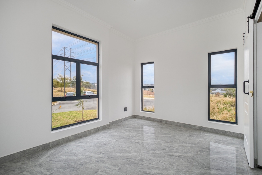 5 Bedroom Property for Sale in Helderfontein Estate Gauteng
