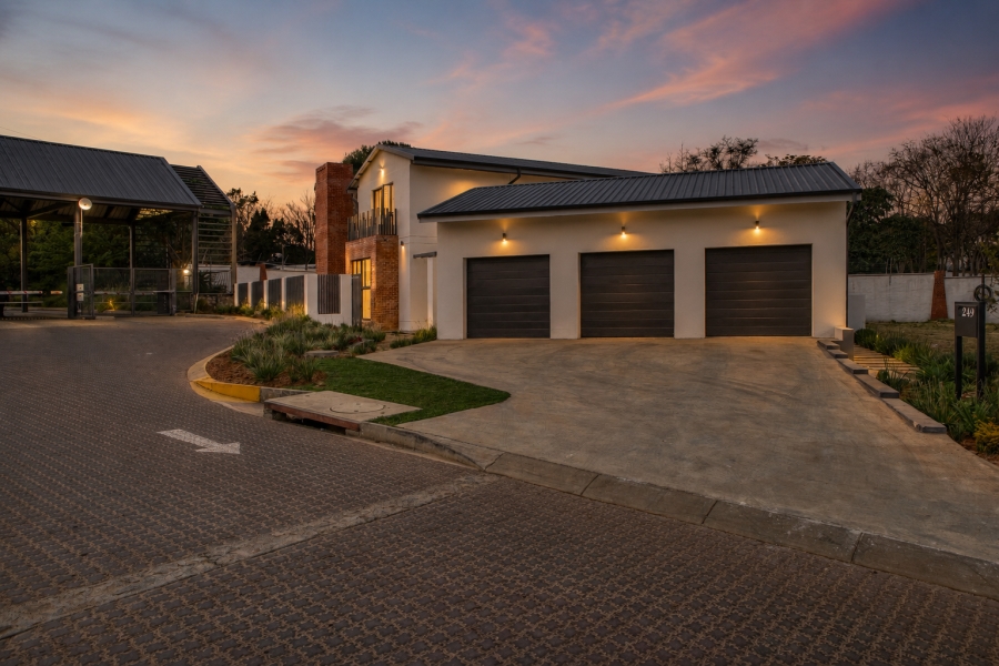 To Let 4 Bedroom Property for Rent in Helderfontein Estate Gauteng