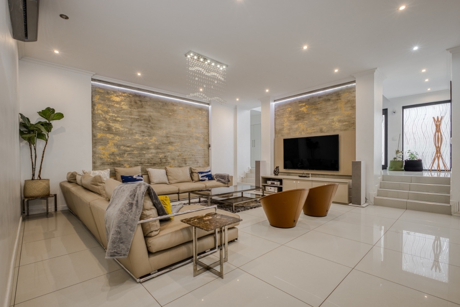 6 Bedroom Property for Sale in Helderfontein Estate Gauteng