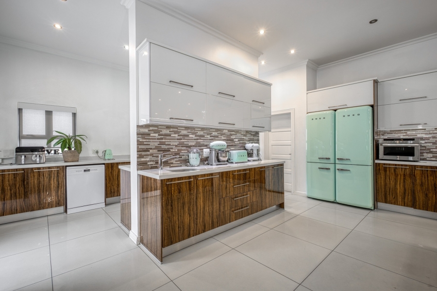 6 Bedroom Property for Sale in Helderfontein Estate Gauteng