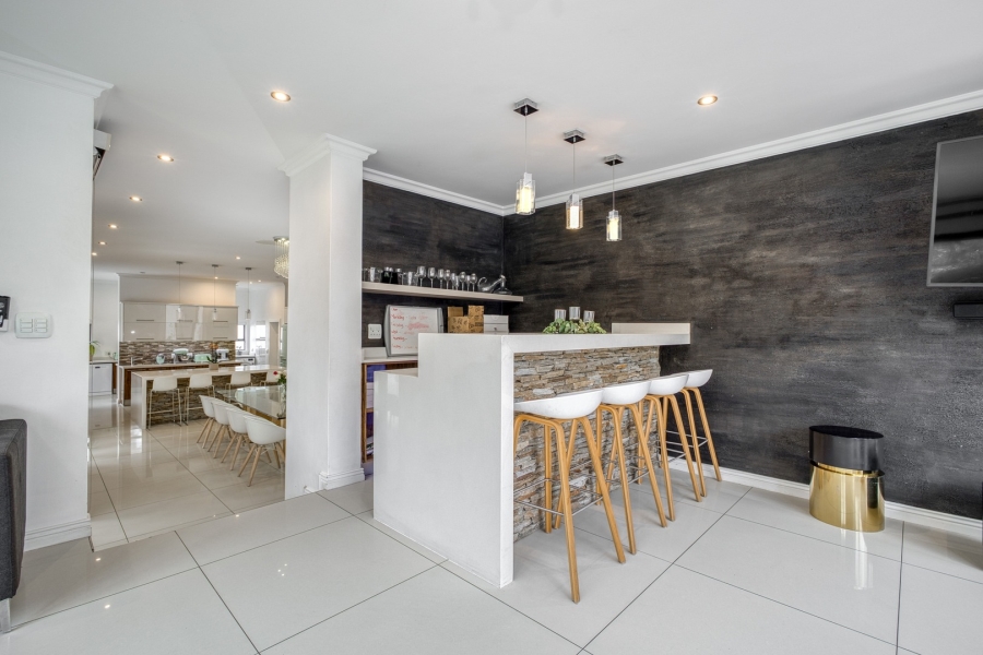 6 Bedroom Property for Sale in Helderfontein Estate Gauteng